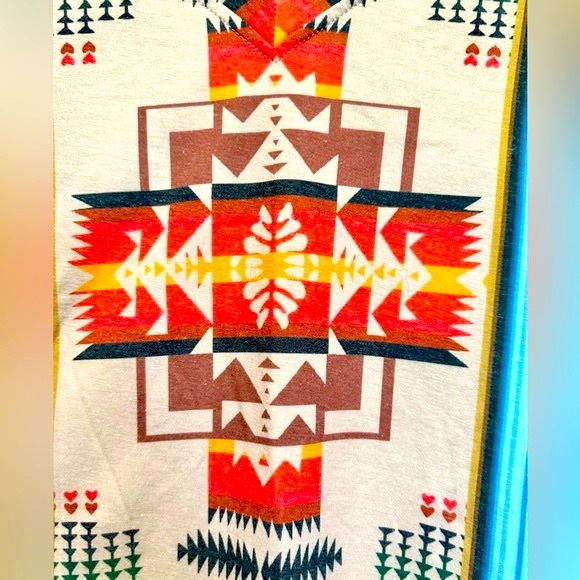 Fashion Express Vibrant Southwest Pattern V-Neck Top Sz L - Picture 14 of 16